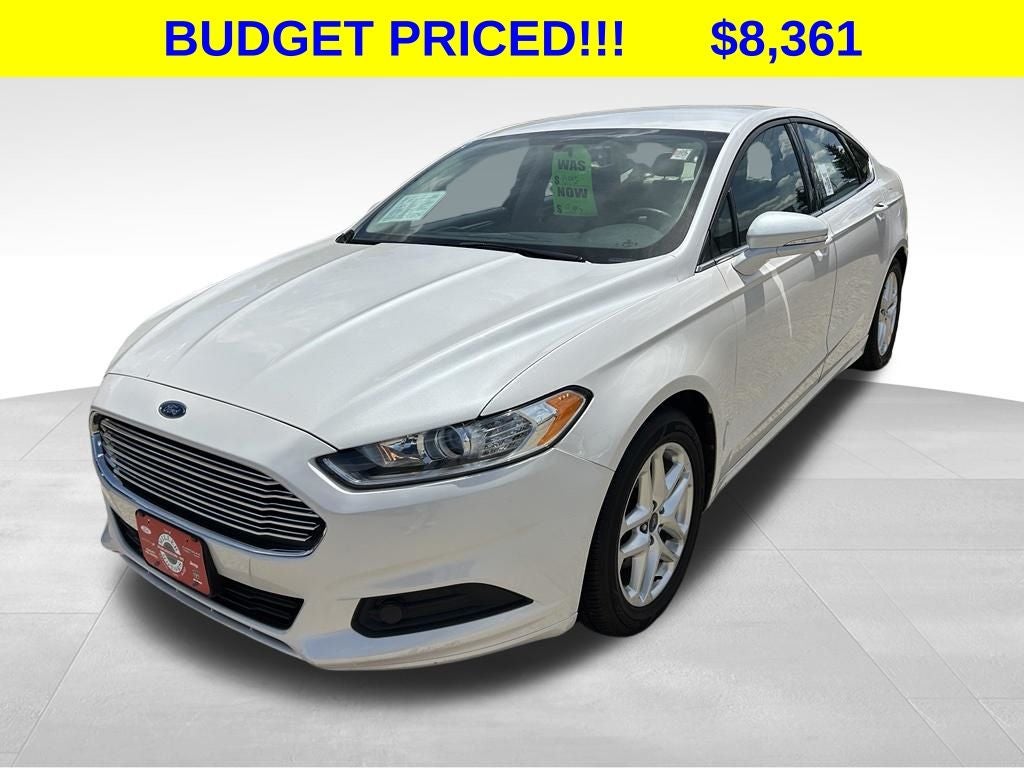 2013 Ford Fusion SE in White Platinum Clearcoat Metallic — front three-quarter view
